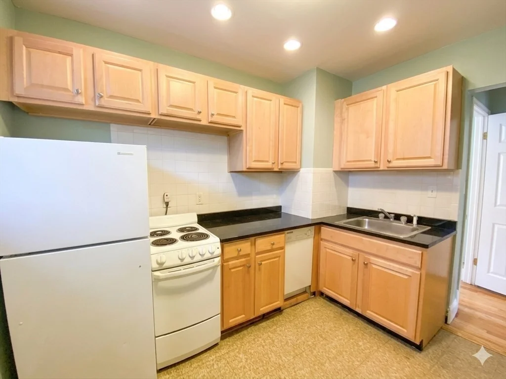 1 bed, 1 bath apartment for rent at 239 Commonwealth Ave Unit 12, Back Bay — photo 11 of 12