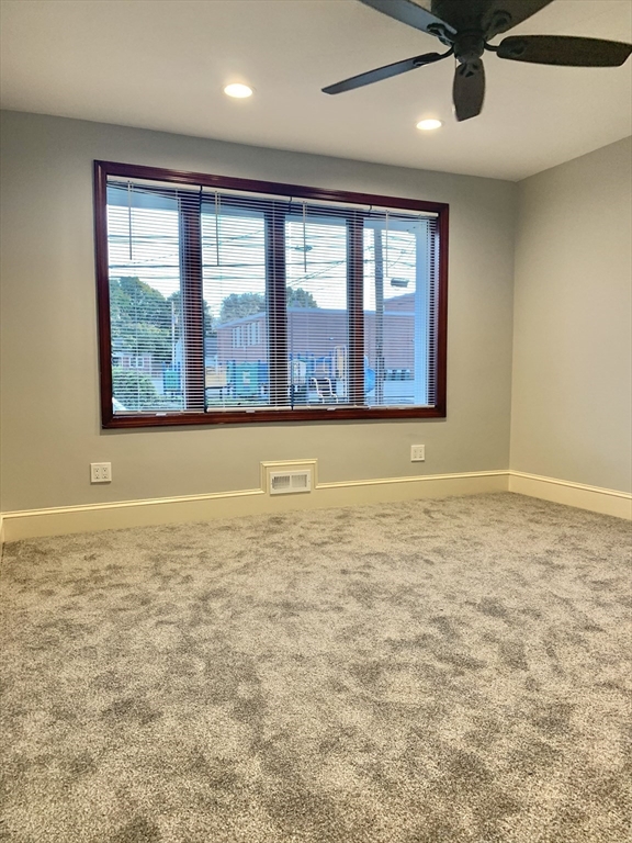 5 bed, 1 bath apartment for rent at 239 Grove St Unit 239, Waltham — photo 6 of 8