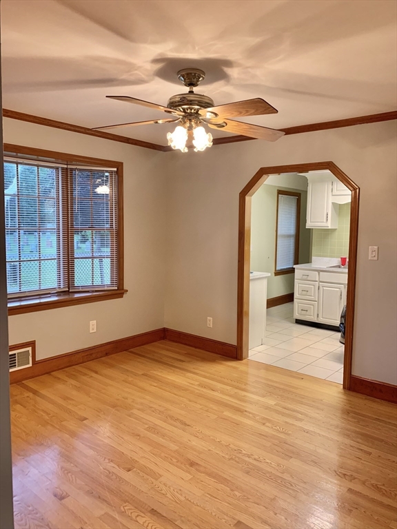 5 bed, 1 bath apartment for rent at 239 Grove St Unit 239, Waltham — photo 2 of 8