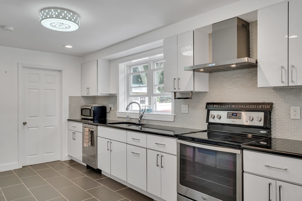 3 bed, 2 bath apartment for rent at 239 Hawthorne St, Malden — photo 8 of 23