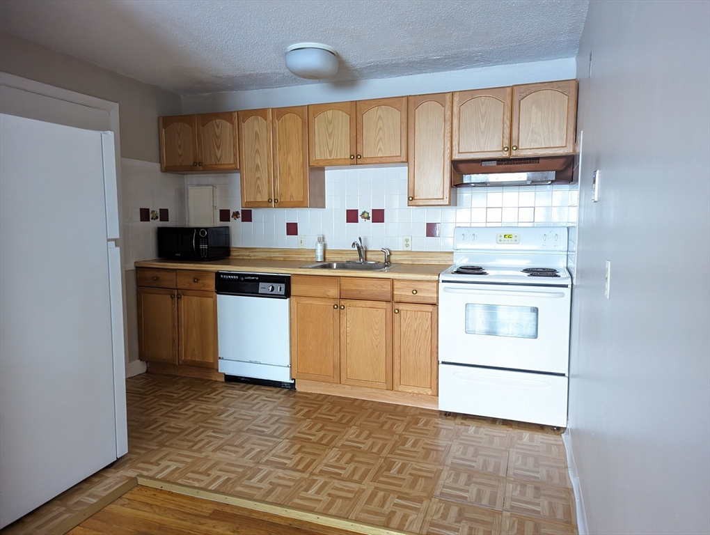 2 bed, 1 bath apartment for rent at 239 Kelton St Unit 23, Brighton — photo 4 of 5