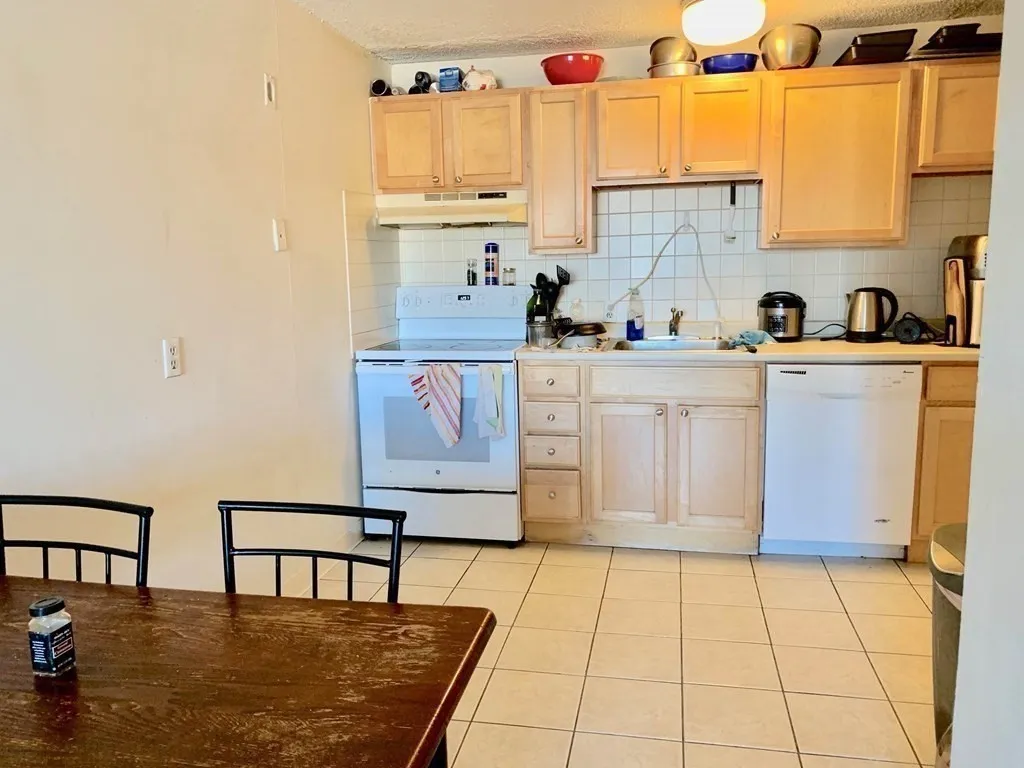 2 bed, 1 bath apartment for rent at 239 Kelton St Unit 41, Brighton — photo 5 of 13