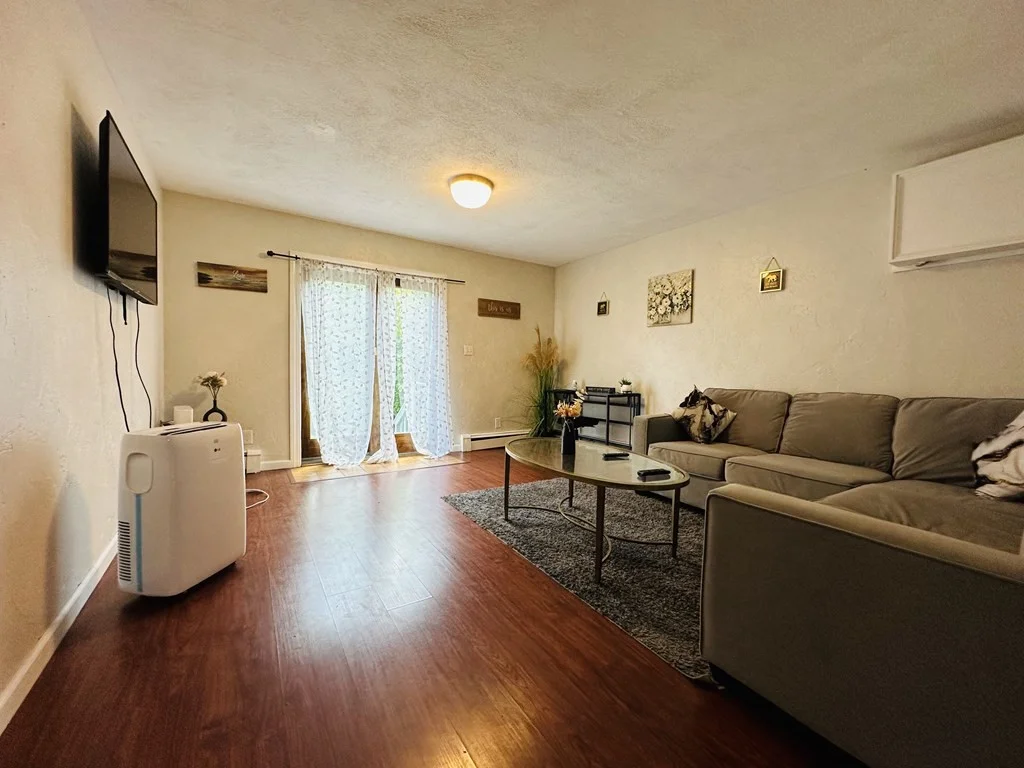 4 bed, 1 bath apartment for rent at 239 Leyden St Unit A, East Boston — photo 3 of 13
