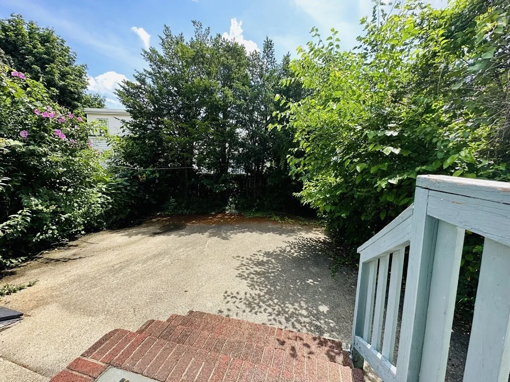 4 bed, 1 bath apartment for rent at 239 Leyden St Unit A, East Boston — photo 5 of 13