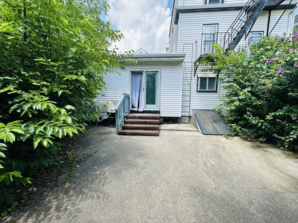 4 bed, 1 bath apartment for rent at 239 Leyden St Unit A, East Boston — photo 13 of 13
