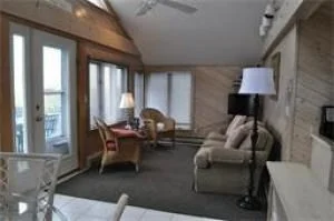 4 bed, 1 bath apartment for rent at 239 Phillips Rd Unit WINTER, Sandwich — photo 9 of 31