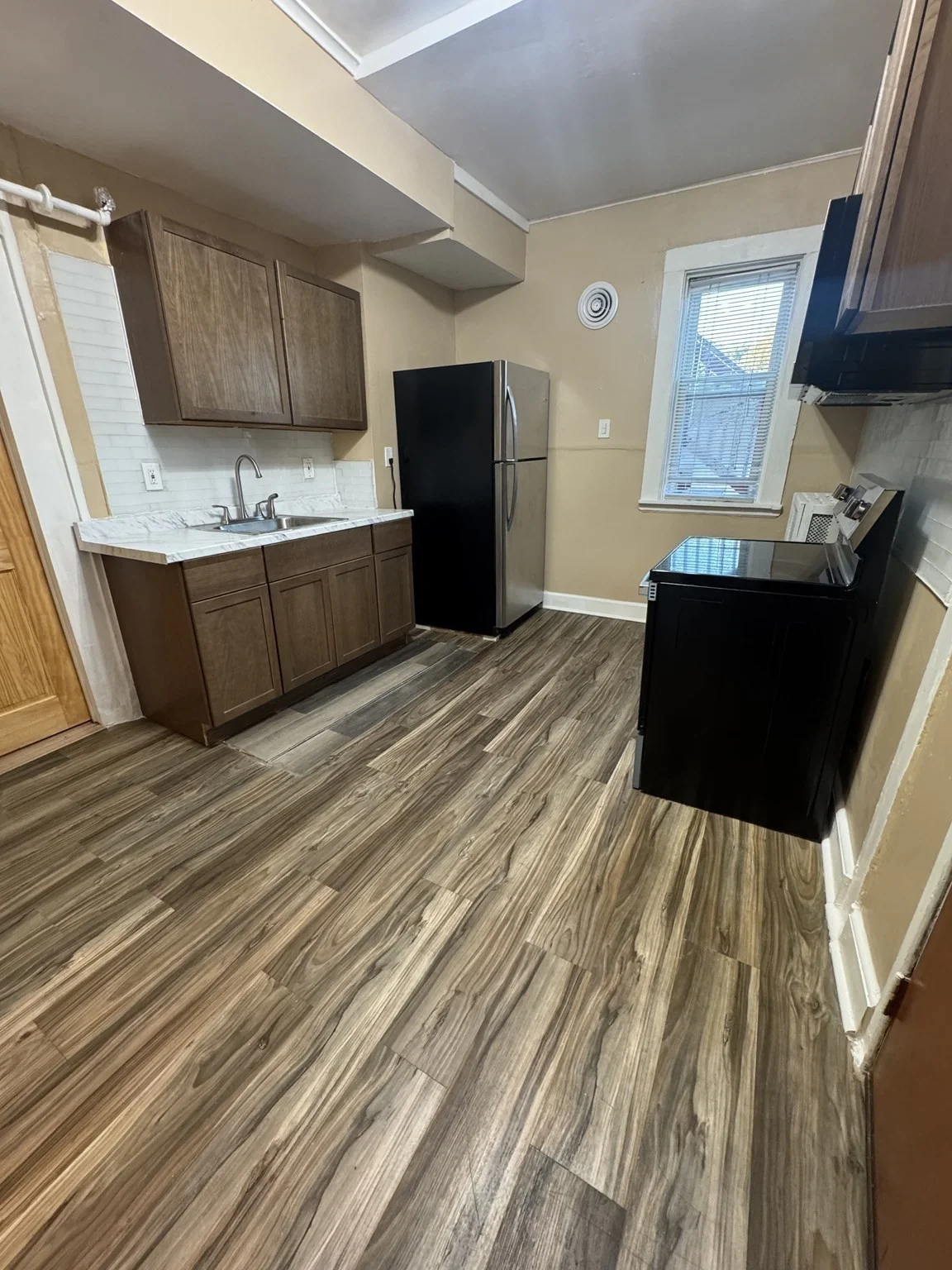 1 bed, 1 bath apartment for rent at 239 Pleasant Unit 1, Stoughton — photo 6 of 9