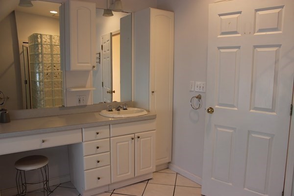2 bed, 1 bath apartment for rent at 239 Robbins St Unit 3, South Waltham — photo 11 of 18