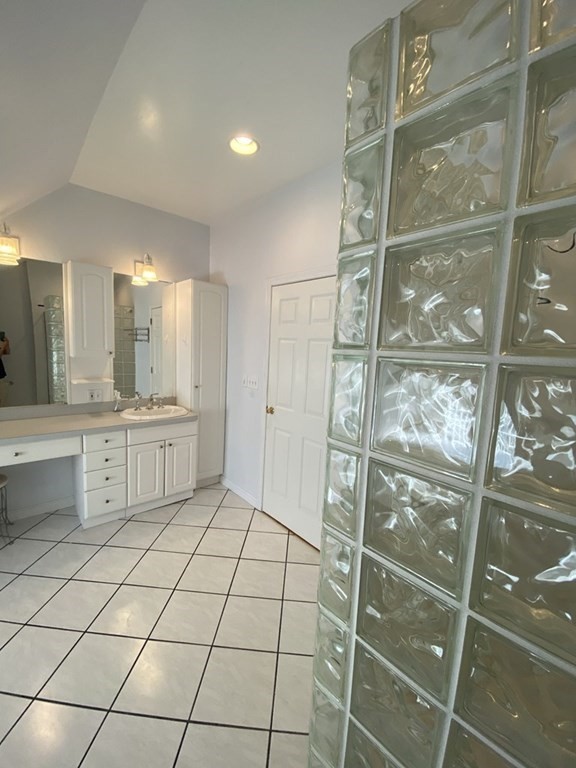 2 bed, 1 bath apartment for rent at 239 Robbins St Unit 3, South Waltham — photo 12 of 18