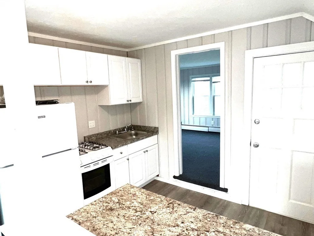 1 bed, 1 bath apartment for rent at 23B Siren St Unit 2, Winthrop — photo 5 of 9