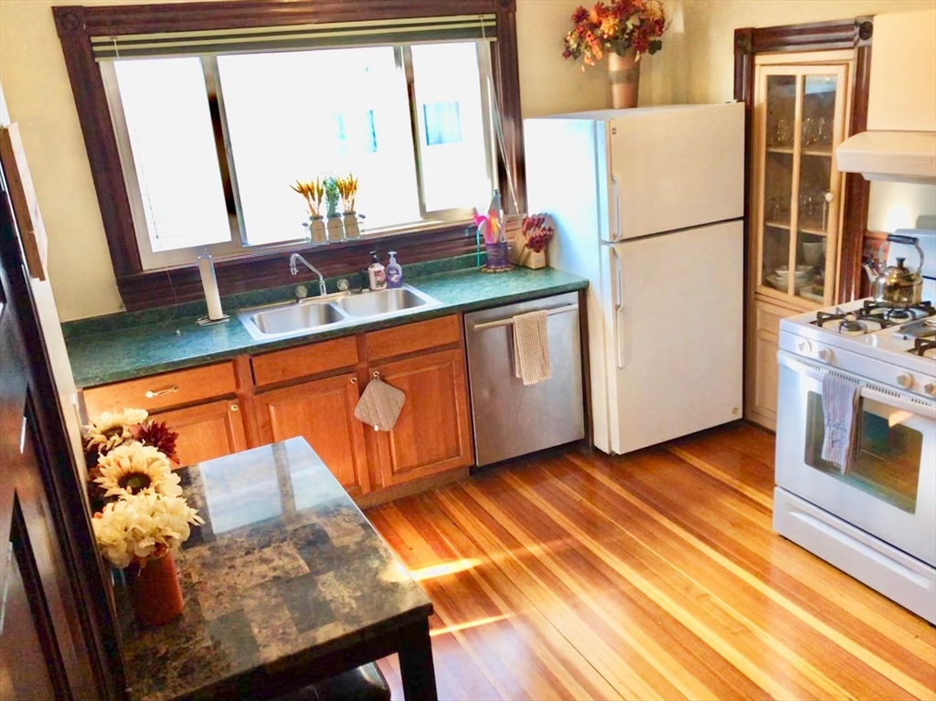 3 bed, 1 bath apartment for rent at 24-26 Marshall St Unit 1, Medford — photo 1 of 10