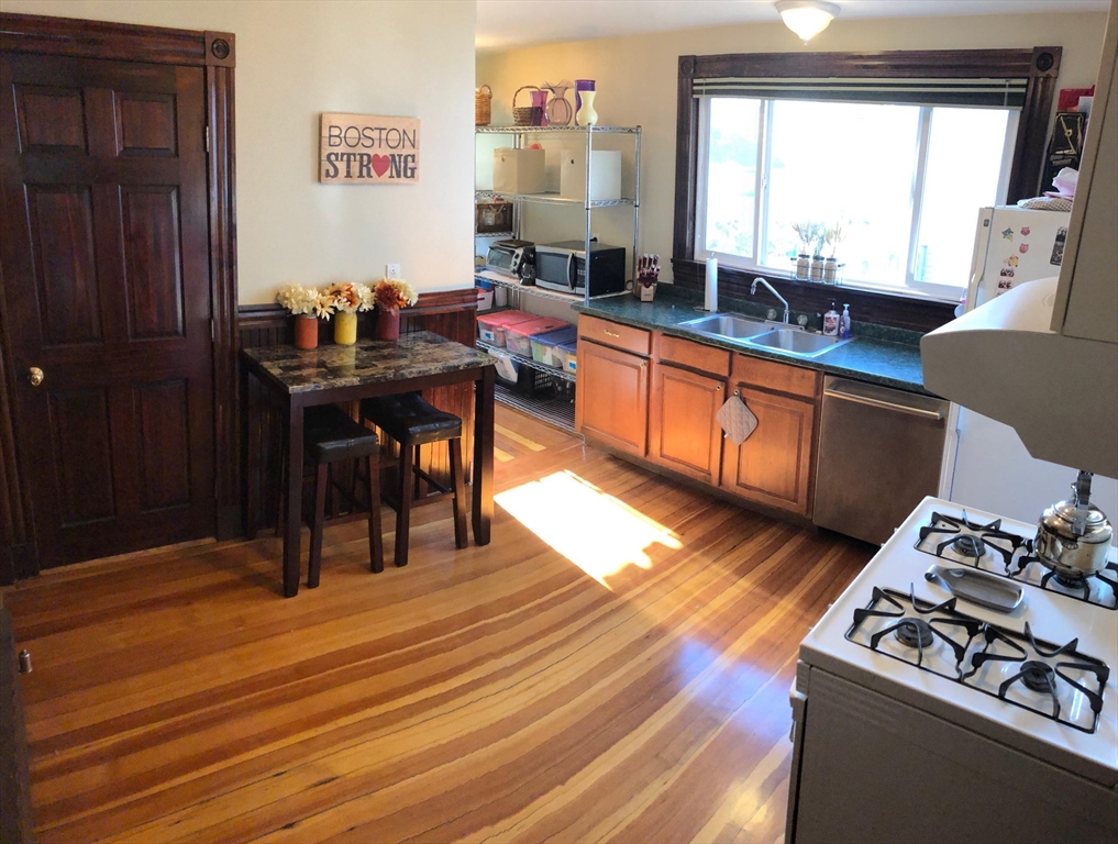 3 bed, 1 bath apartment for rent at 24-26 Marshall St Unit 1, Medford — photo 2 of 10