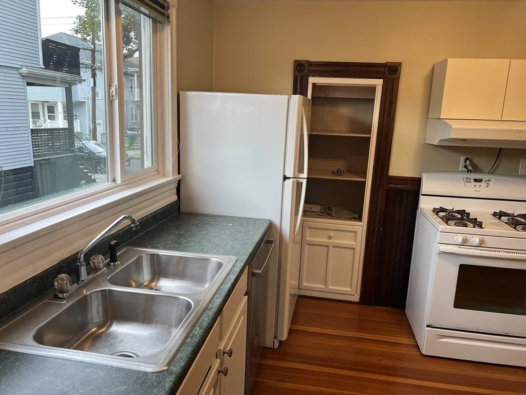 3 bed, 1 bath apartment for rent at 24-26 Marshall St Unit 26, Medford — photo 3 of 14