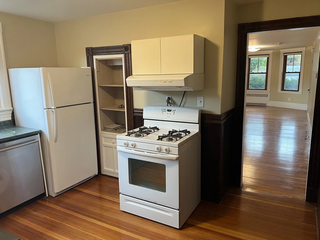 3 bed, 1 bath apartment for rent at 24-26 Marshall St Unit 26, Medford — photo 2 of 14
