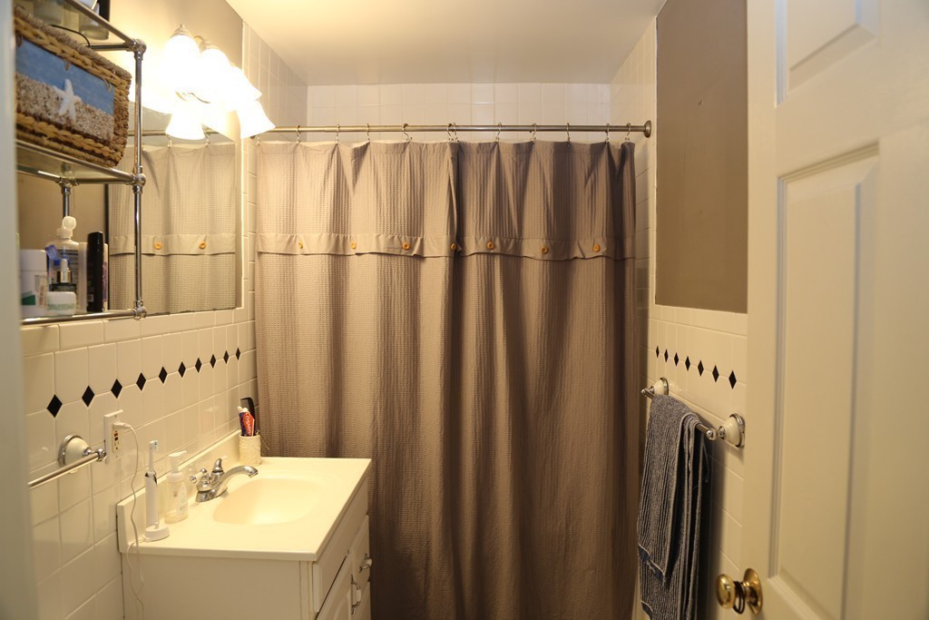 4 bed, 2 bath apartment for rent at 24-26 Playstead Rd Unit 26, Dorchester — photo 15 of 36