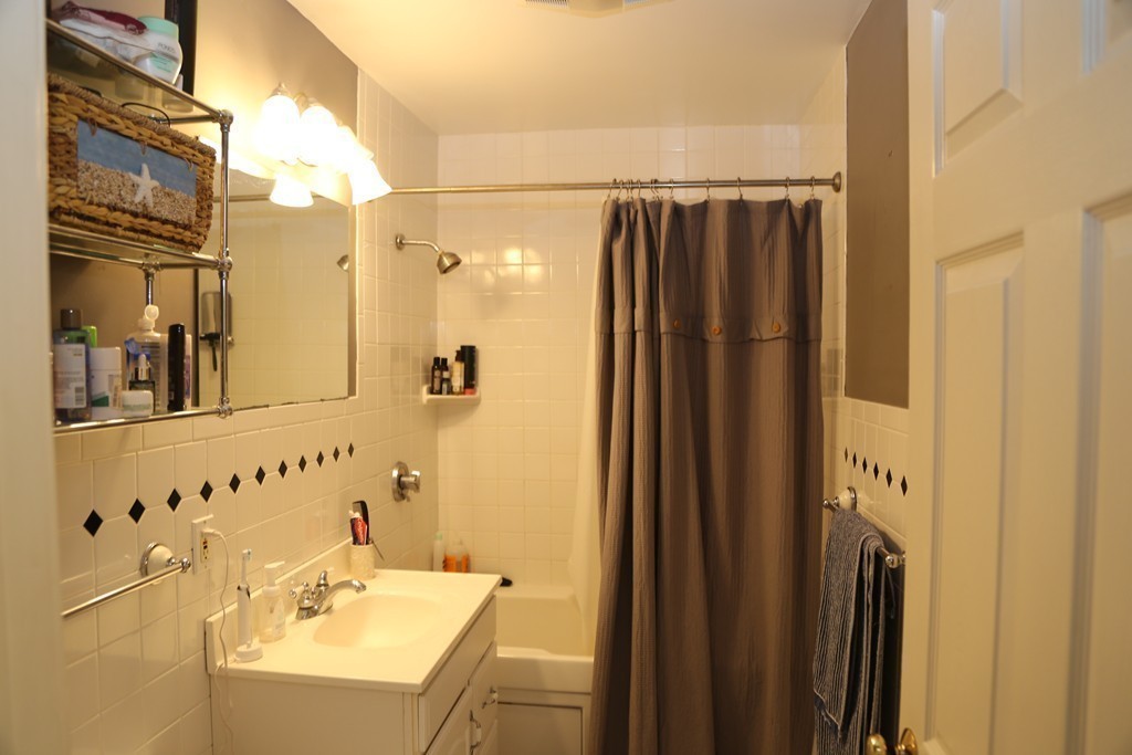 4 bed, 2 bath apartment for rent at 24-26 Playstead Rd Unit 26, Dorchester — photo 16 of 36