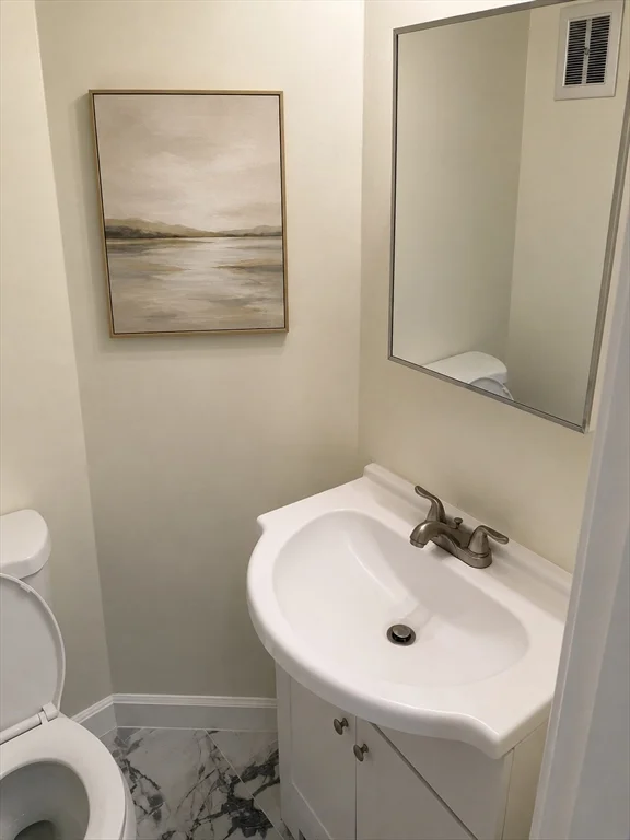 4 bed, 1 bath apartment for rent at 24-26 Silvia Ct Unit 26, Hyde Park — photo 5 of 23