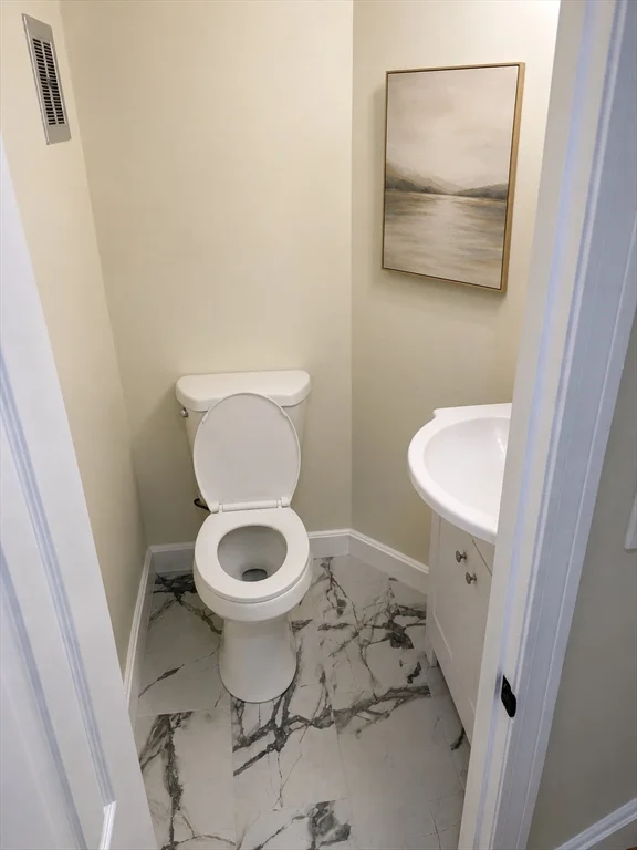4 bed, 1 bath apartment for rent at 24-26 Silvia Ct Unit 26, Hyde Park — photo 4 of 23