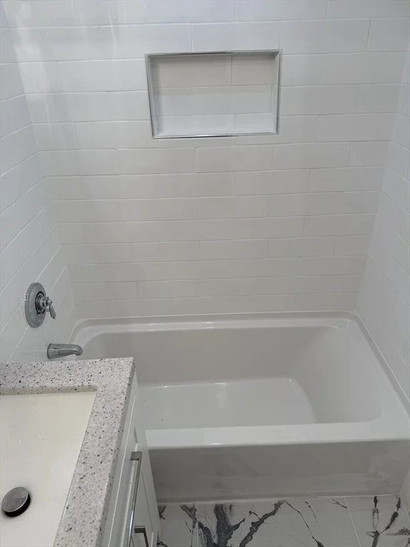 4 bed, 1 bath apartment for rent at 24-26 Silvia Ct Unit 26, Hyde Park — photo 20 of 23