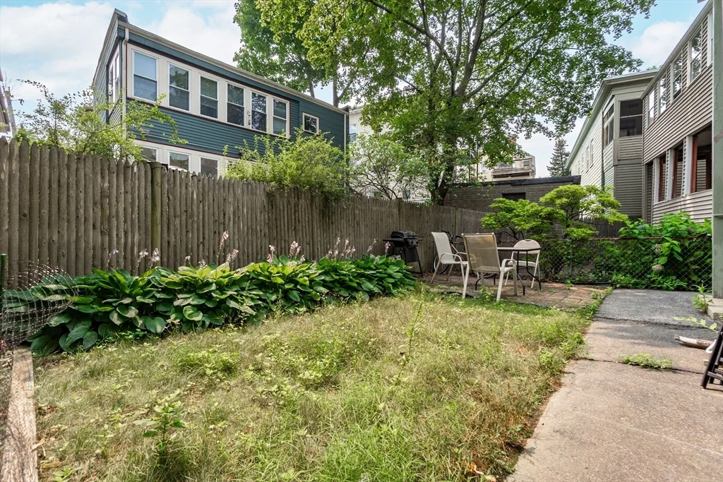 3 bed, 1 bath apartment for rent at 24 Aberdeen Rd Unit 0, Powder House Square — photo 5 of 29