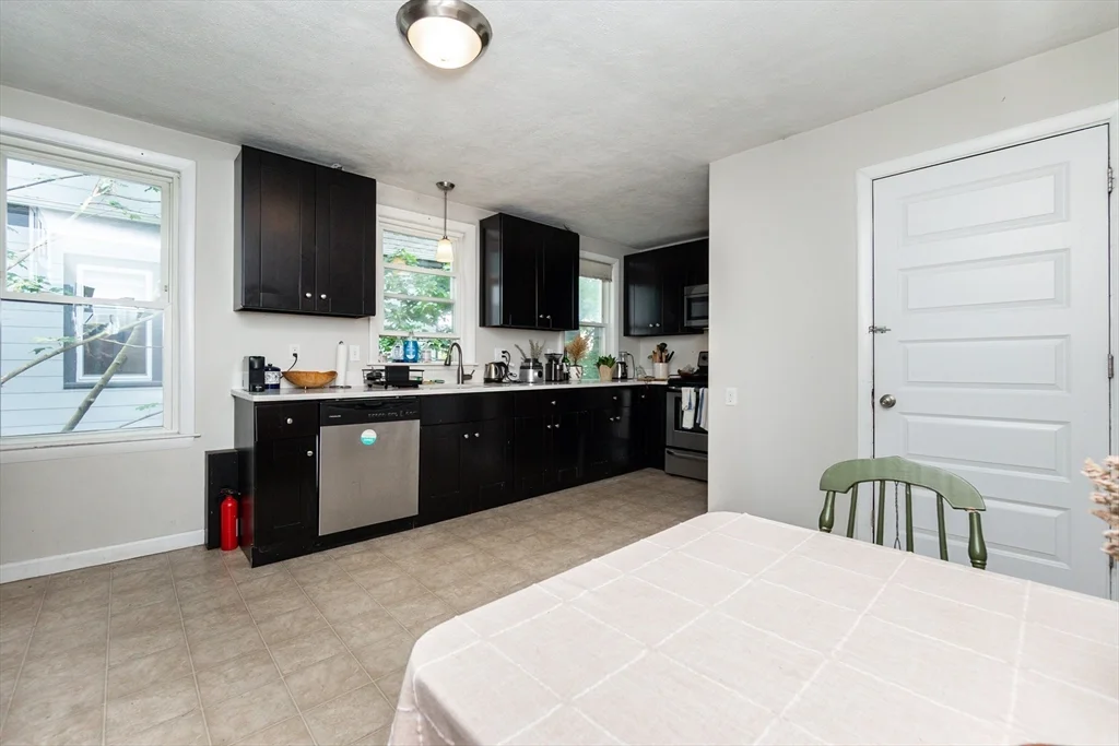 3 bed, 1 bath apartment for rent at 24 Aberdeen Rd Unit 0, Powder House Square — photo 21 of 29