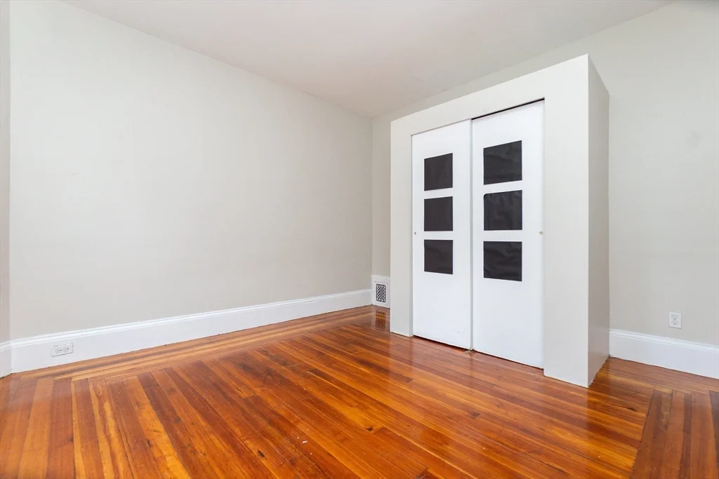 3 bed, 1 bath apartment for rent at 24 Aberdeen Rd Unit 1, Framingham — photo 5 of 8