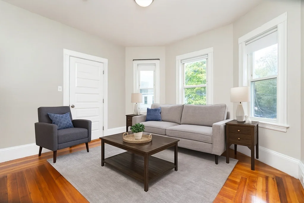 3 bed, 1 bath apartment for rent at 24 Aberdeen Rd Unit 1, Framingham — photo 2 of 8