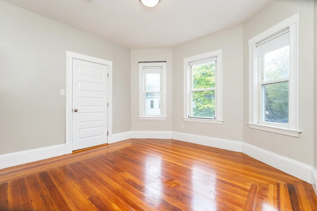 3 bed, 1 bath apartment for rent at 24 Aberdeen Rd Unit 1, Framingham — photo 6 of 8