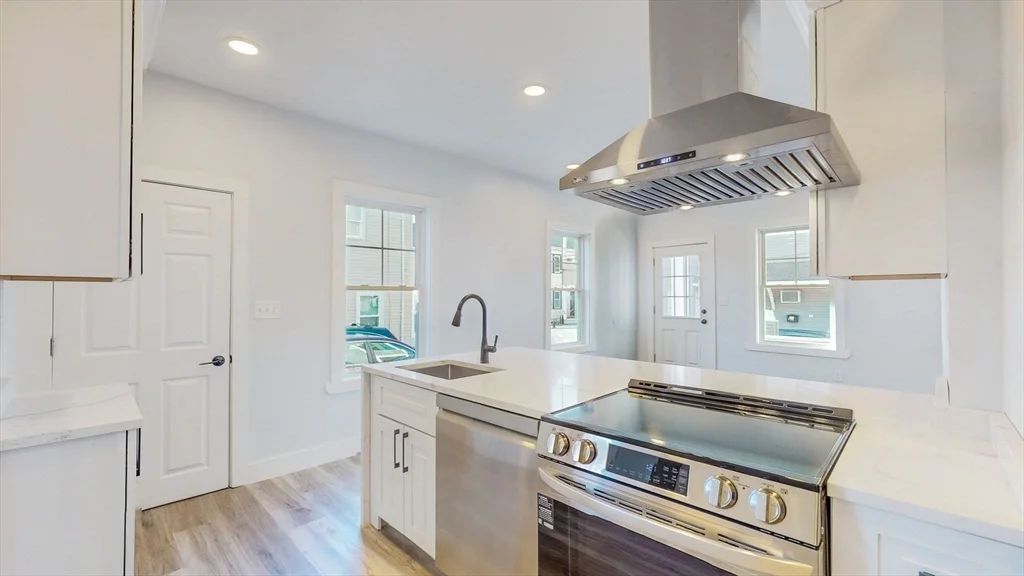 2 bed, 1 bath apartment for rent at 24 Alfred Unit 1, Everett — photo 3 of 11
