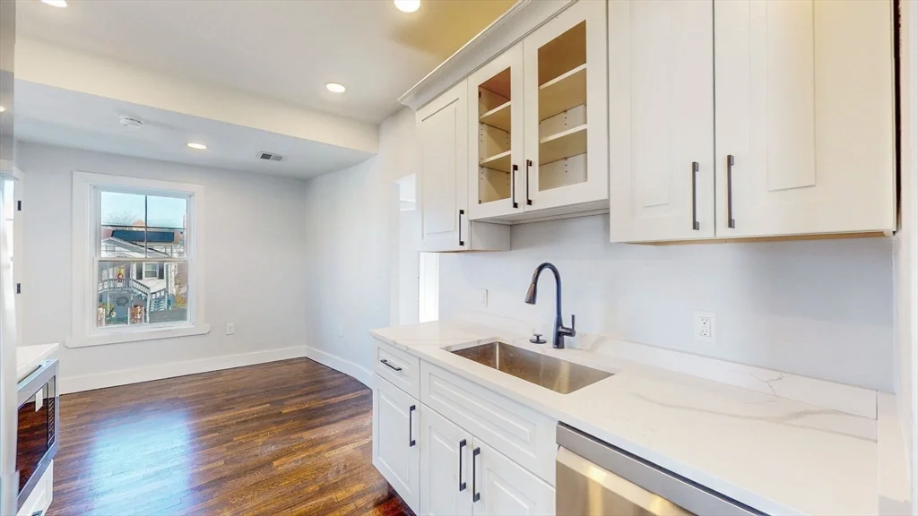 4 bed, 2 bath apartment for rent at 24 Alfred Unit 2, Everett — photo 2 of 21