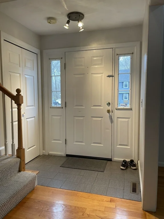 3 bed, 2 bath apartment for rent at 24 Arbor Dr, Shrewsbury — photo 2 of 25