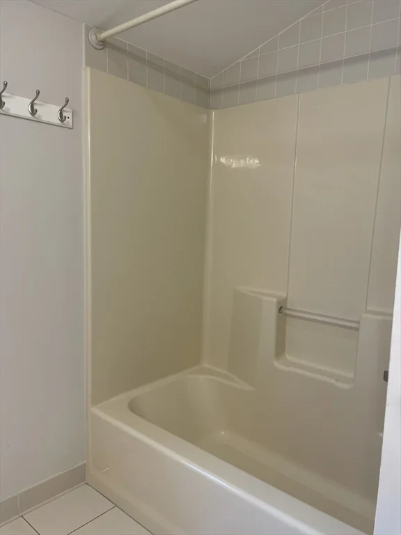 3 bed, 2 bath apartment for rent at 24 Arbor Dr, Shrewsbury — photo 21 of 25