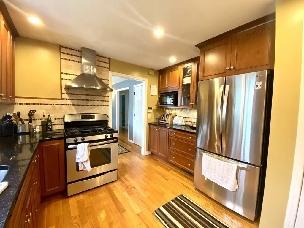 3 bed, 2 bath apartment for rent at 24 Arbor Dr, Shrewsbury — photo 8 of 25