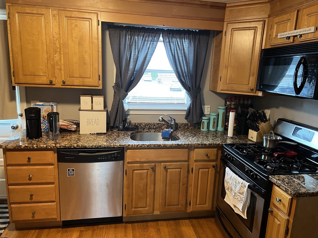 2 bed, 1 bath apartment for rent at 24 Arcadia Unit 1, Dedham — photo 4 of 14