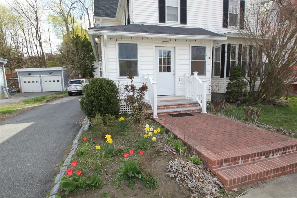 4 bed, 3 bath apartment for rent at 24 Arlington Rd, Woburn — photo 2 of 34