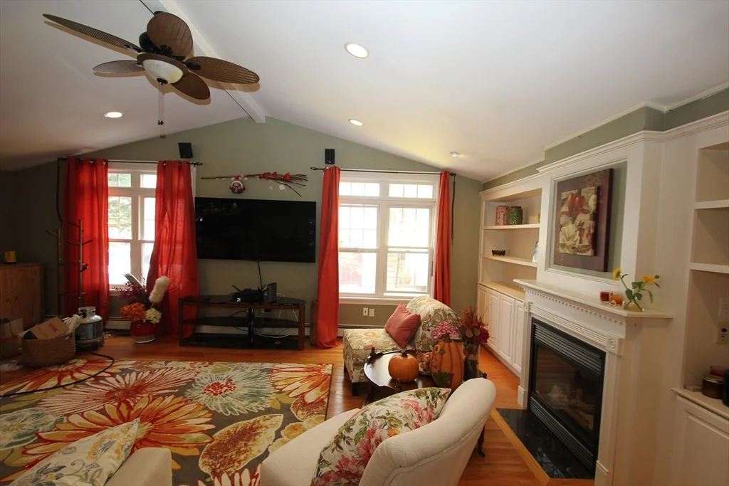 4 bed, 3 bath apartment for rent at 24 Arlington Rd, Woburn — photo 9 of 34