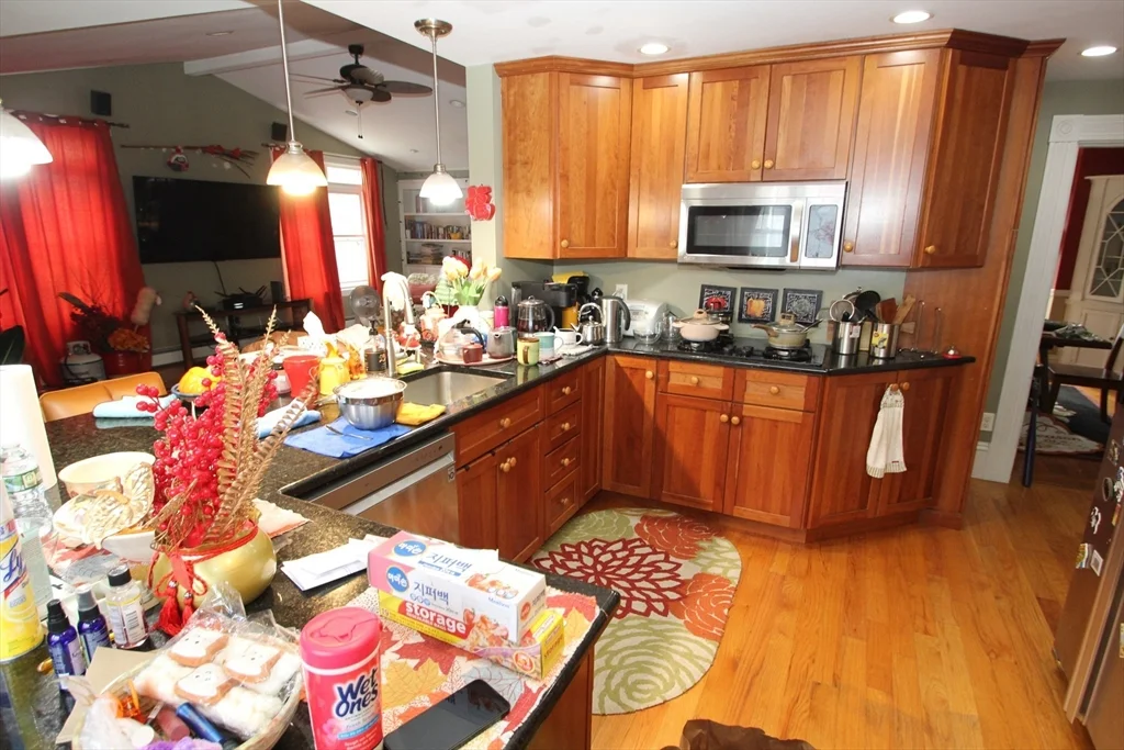 4 bed, 3 bath apartment for rent at 24 Arlington Rd, Woburn — photo 5 of 34