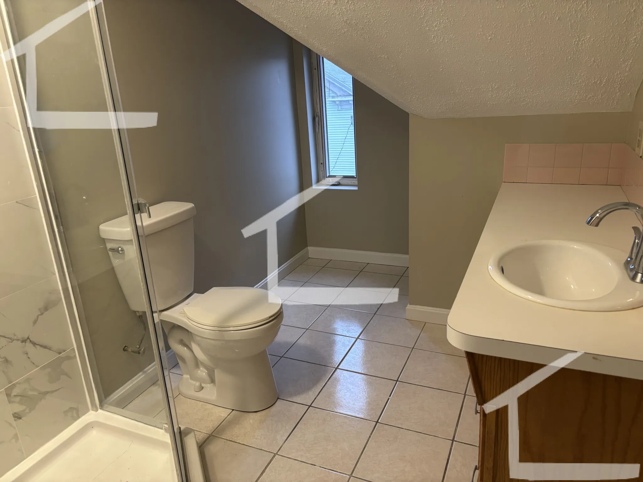 7 bed, 3 bath apartment for rent at 24 Armington St Unit 24, Allston — photo 13 of 17