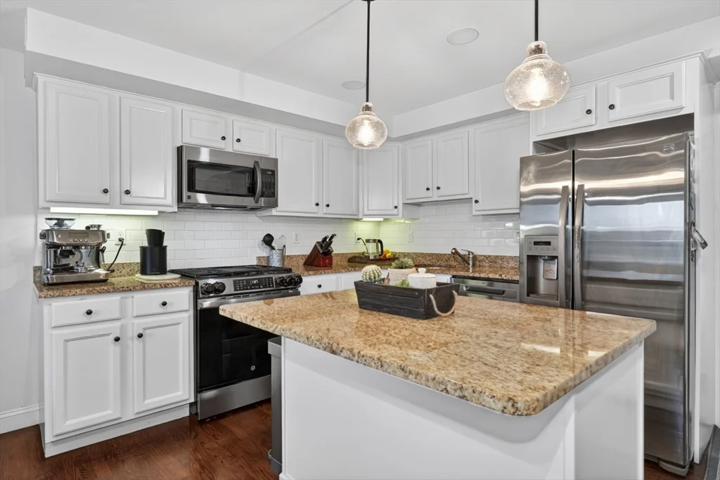 2 bed, 1 bath apartment for rent at 24 Arsenal St Unit 2D, Watertown — photo 8 of 21