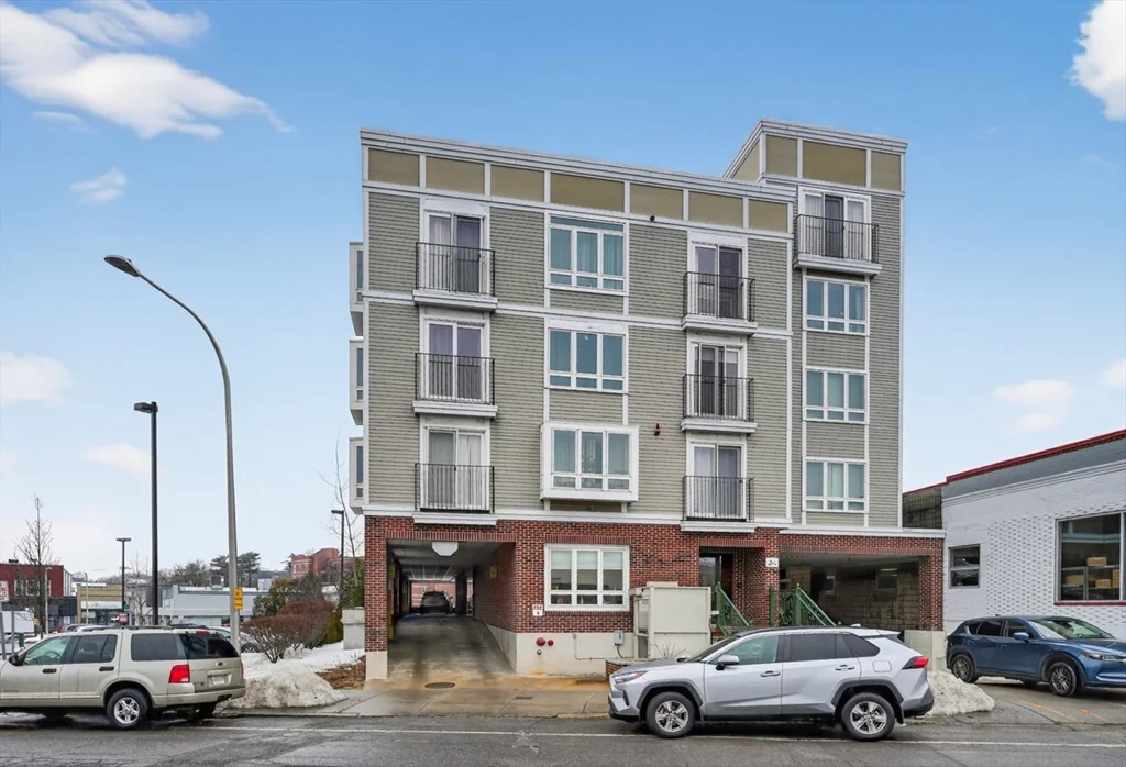 2 bed, 1 bath apartment for rent at 24 Arsenal St Unit 2D, Watertown — photo 1 of 21