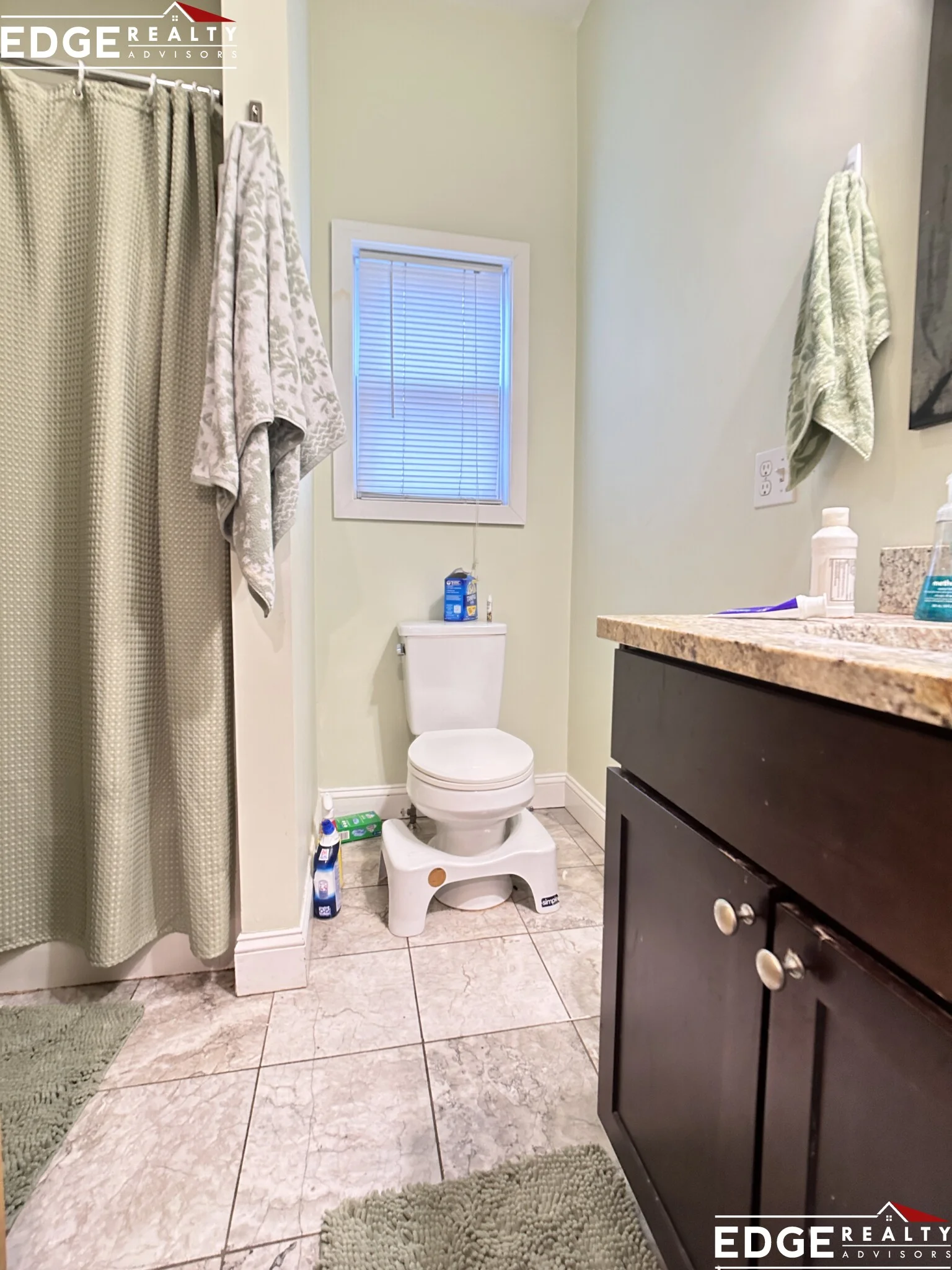 4 bed, 2 bath apartment for rent at 24 Ashford St Unit 1, Allston — photo 10 of 10