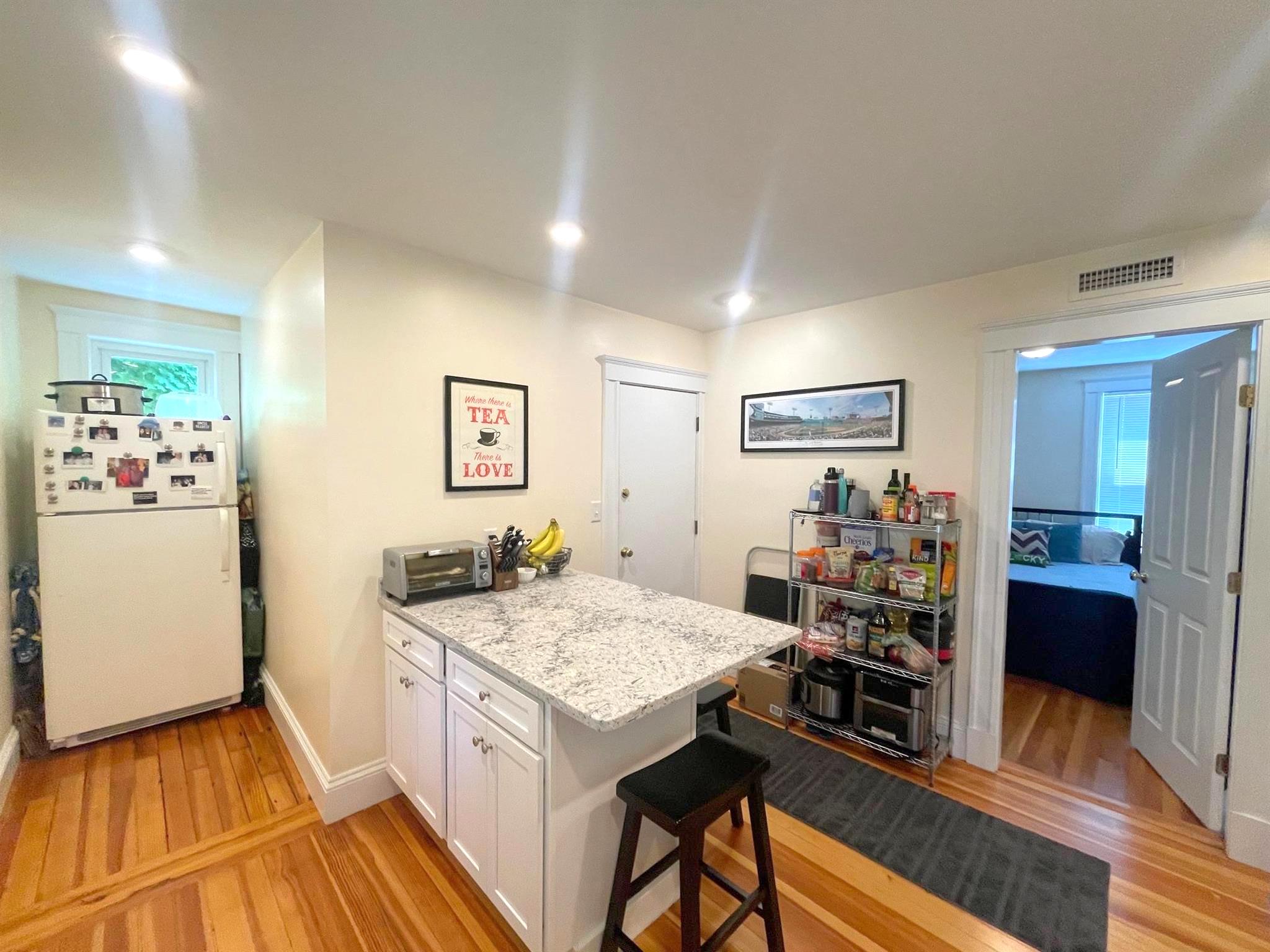2.5 bed, 1 bath apartment for rent at 24 Ashland St Unit 2, Spring Hill — photo 4 of 16