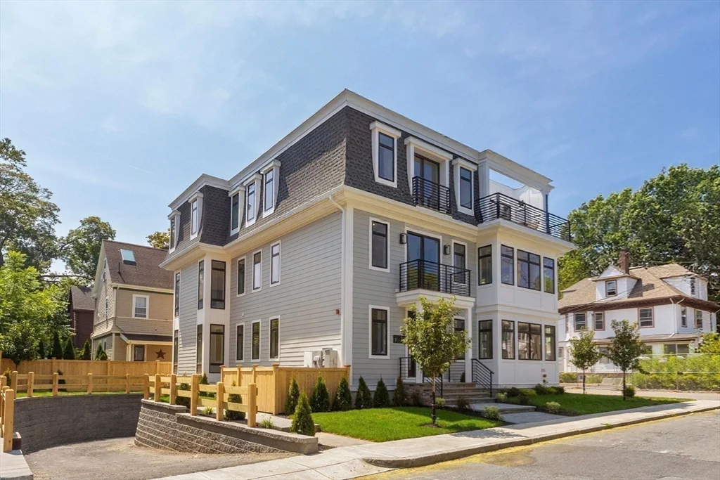 4 bed, 3 bath apartment for rent at 24 Auburn Unit 3, Coolidge Corner — photo 11 of 12