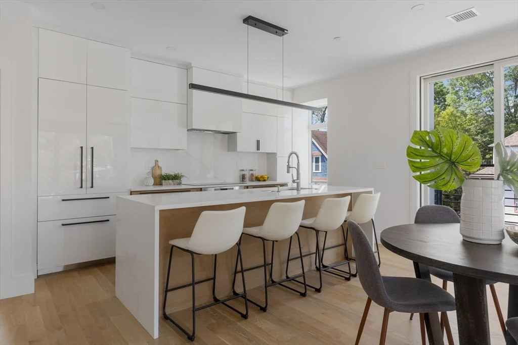 4 bed, 3 bath apartment for rent at 24 Auburn Unit 3, Coolidge Corner — photo 1 of 12