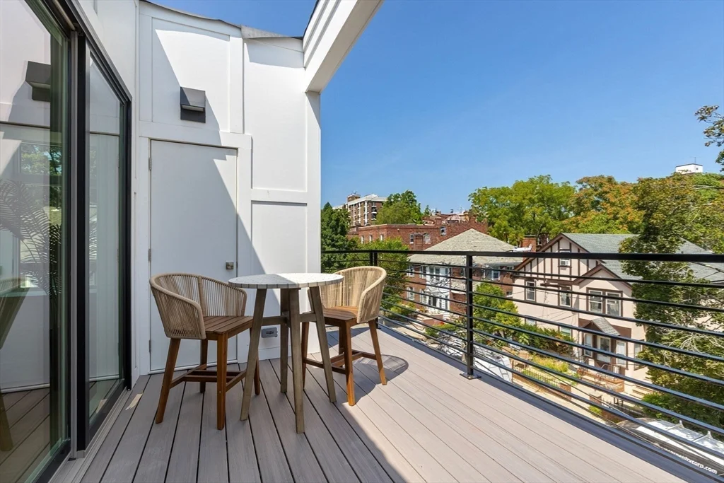4 bed, 3 bath apartment for rent at 24 Auburn Unit 3, Coolidge Corner — photo 4 of 12