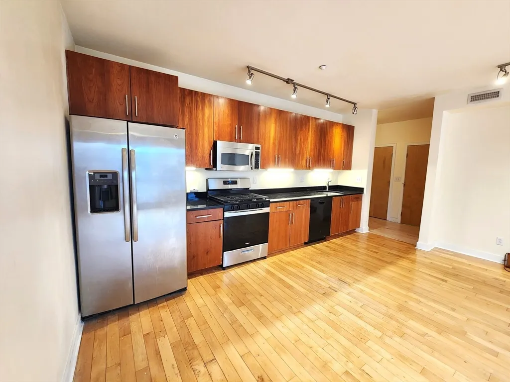 1 bed, 1 bath apartment for rent at 24 Bay State Rd Unit 11, Cambridge Highlands — photo 10 of 26
