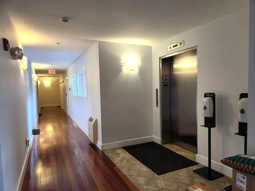 1 bed, 1 bath apartment for rent at 24 Bay State Rd Unit 11, Cambridge Highlands — photo 6 of 26