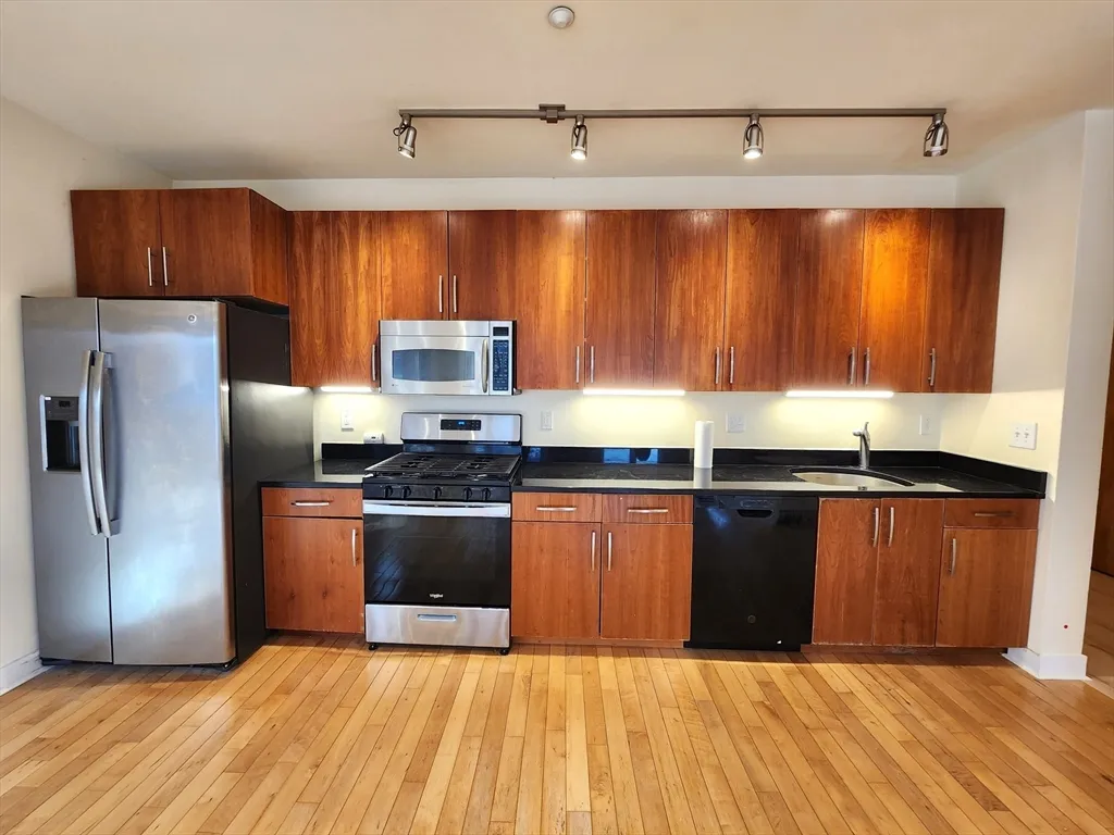 1 bed, 1 bath apartment for rent at 24 Bay State Rd Unit 11, Cambridge Highlands — photo 11 of 26