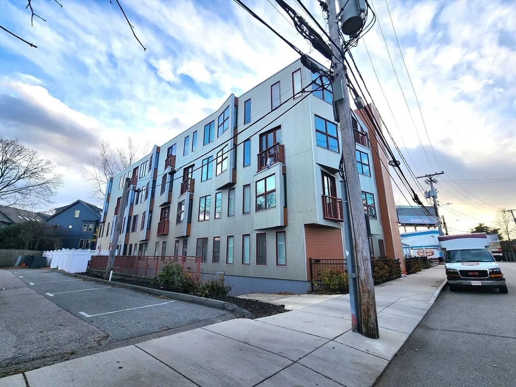 1 bed, 1 bath apartment for rent at 24 Bay State Rd Unit 11, Cambridge Highlands — photo 3 of 26