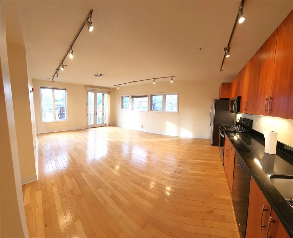 1 bed, 1 bath apartment for rent at 24 Bay State Rd Unit 11, Cambridge Highlands — photo 1 of 26